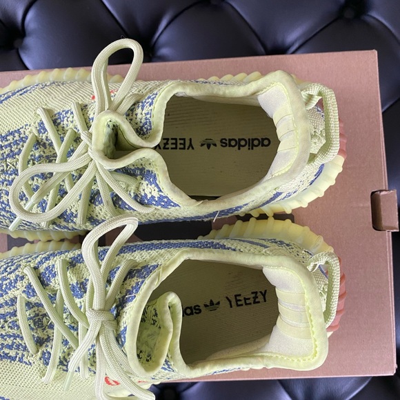 Yeezy Boost 350 V2 Semi Frozen Yellow Size 7.5 - Picture 3 of 5